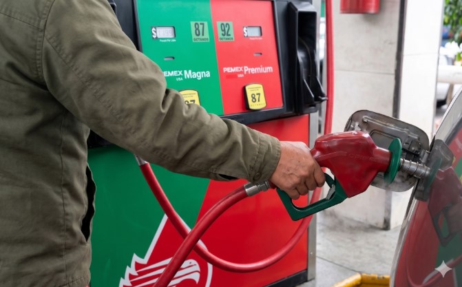 ¿Conviene poner gasolina Premium a un carro normal? La respuesta definitiva